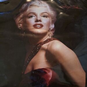 Marilyn Monroe Glamorous Regal Comfort Blanket